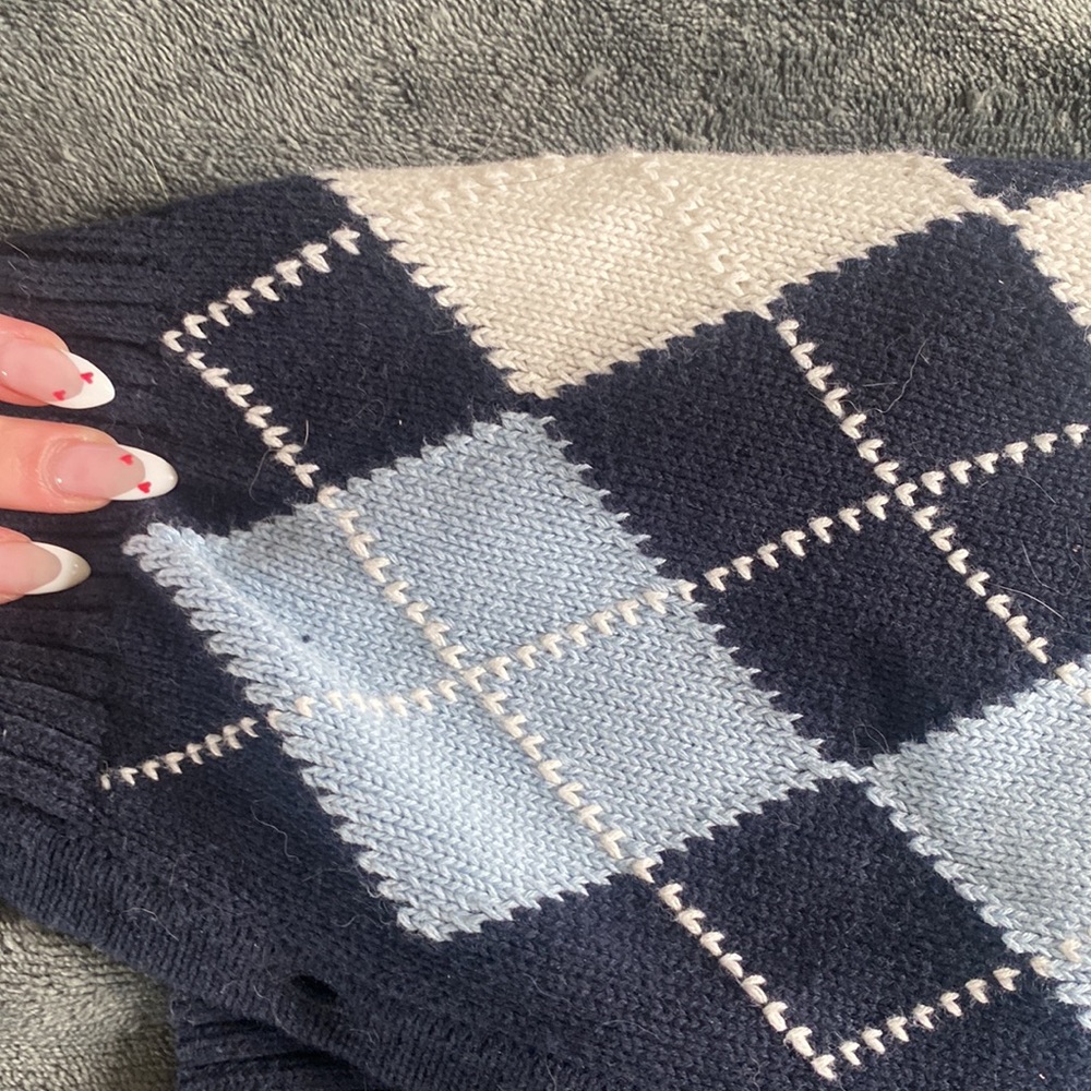 Brandy Melville Argyle Cardigan - Picture 2 of 4